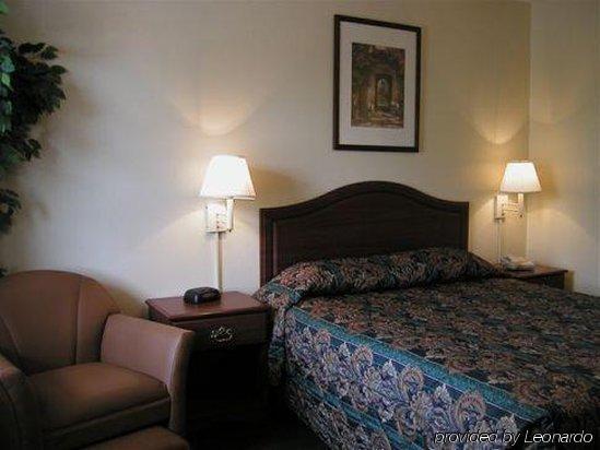 Intown Suites Extended Stay Lewisville Tx - East Corporate Drive Room photo